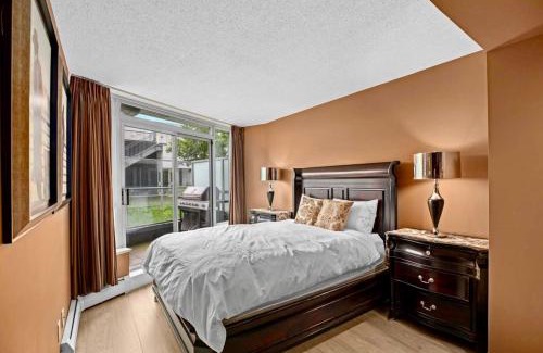 Crosstown Apartment | Luxury 2BR Designer Apartment - Prime Downtown Location!