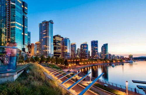 Crosstown Apartment | Luxury 2BR Designer Apartment - Prime Downtown Location!