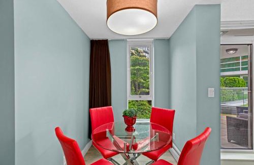 Crosstown Apartment | Luxury 2BR Designer Apartment - Prime Downtown Location!