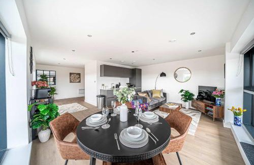 Leeds Apartment | Luxury 2BR Penthouse-1, Private Terrace, City Center, Free Parking