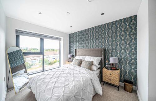 Leeds Apartment | Luxury 2BR Penthouse-1, Private Terrace, City Center, Free Parking