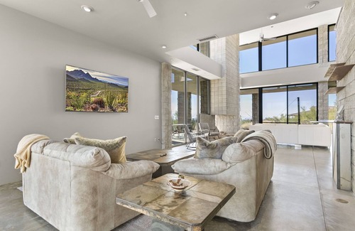Carefree House | Luxury 2BR Scottsdale Home w/ Panoramic Natural Outdoor Beauty & Modern Comfort