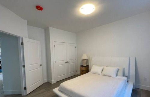 Chemainus House | Luxury 3-bed, 5-bath Ocean View Vacation Home