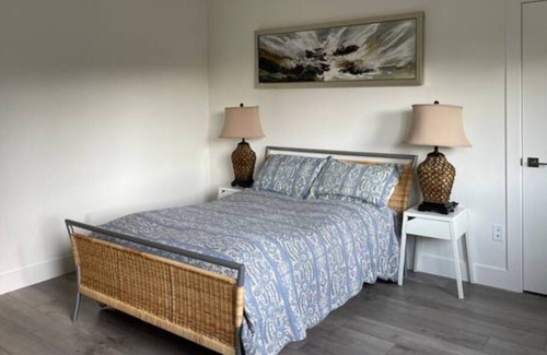 Chemainus House | Luxury 3-bed, 5-bath Ocean View Vacation Home