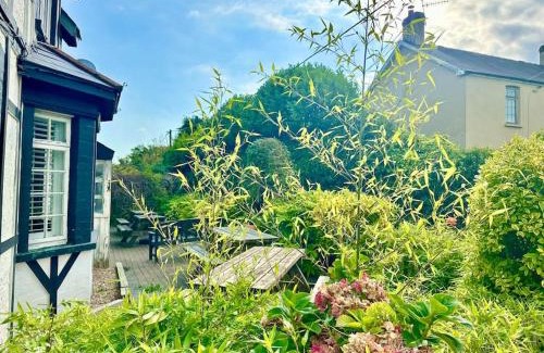 Cwmbran Apartment | Luxury 3 bed, 6 person, spacious rural apartment