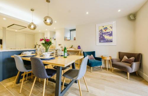 Cotham Apartment | Luxury 3-Bed Apartment - Spacious, Stylish Stay