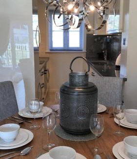 South Cerney Villa | Luxury 3 Bed Home by the Lake