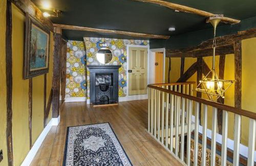 Saffron Walden House | Luxury 3 Bed Manor House With Hot Tub, Cinema Room, Sky TV