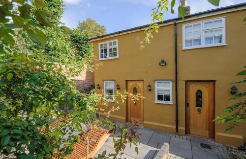 Saffron Walden House | Luxury 3 Bed Manor House With Hot Tub, Cinema Room, Sky TV