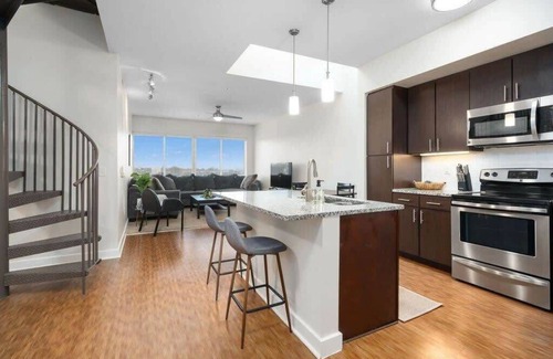 Grandview Heights Apartment | Luxury 3-Bed Near Downtown