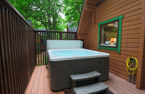 Liverton Cabin | Luxury 3-Bedroom Lodge with Hot Tub in Devon - Your Perfect Getaway