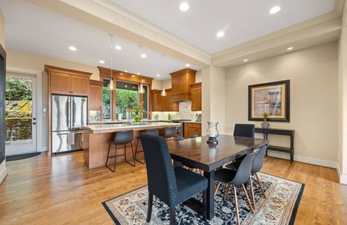 Northwest Portland House | LUXURY 3-bedroom townhome with office/WiFi, AC in fabulous Portland