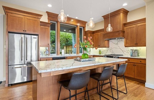 Northwest Portland House | LUXURY 3-bedroom townhome with office/WiFi, AC in fabulous Portland