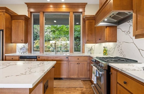 Northwest Portland House | LUXURY 3-bedroom townhome with office/WiFi, AC in fabulous Portland