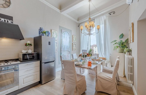 Lucca Historical Center Apartment | Luxury 3 bedrooms Apartment Amazing Views over the Amphiteatre Square inside the Walls of Lucca