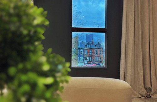 East Allegheny Apartment | Luxury 3 KING bedrooms Oasis - Free parking - City View