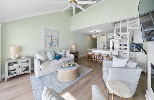 Seacrest Condo | Luxury 30A Gulf-Front | Chairs & 2 Bikes