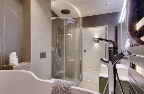 Sandbanks Apartment | Luxury 3bd penthouse with roof terrace and hot tub