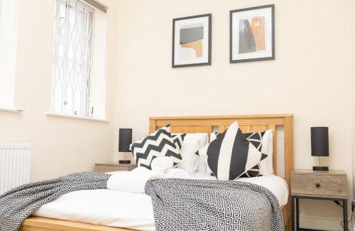 Thamesfield Apartment | Luxury 3Bedroom Apartment in Thames-Side London Living