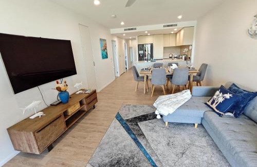 Gold Coast Apartment | Luxury 3BR, 2BA Unit with Pool & BBQ in Gold Coast