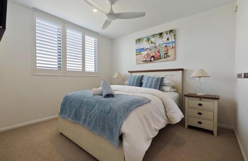 Gold Coast Apartment | Luxury 3BR, 2BA Unit with Pool & BBQ in Gold Coast