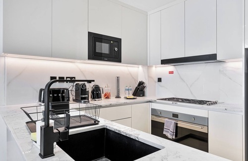 Jumeirah Village Apartment | Luxury 3BR APT with Pool and Gym