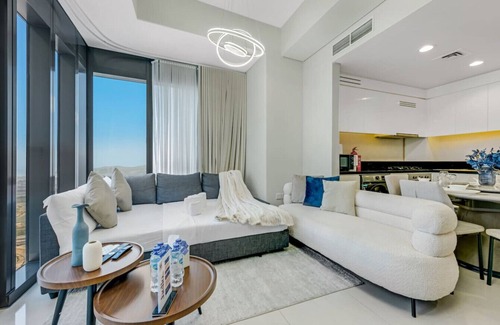 Sheikh Zayed Road Apartment | Luxury 3BR Aykon: High Floor w/Spectacular Views
