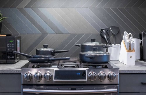 North Central Edmonton House | Luxury 3BR Home w/King Bed