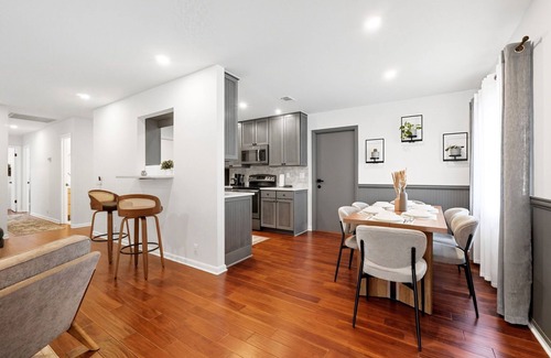 Cypress Gardens House | Luxury 3BR with Private POOL 4 MIN to LEGOLAND GAME ROOM & FULL KITCHEN.