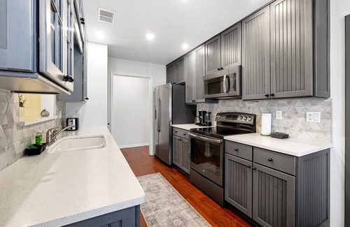 Cypress Gardens House | Luxury 3BR with Private POOL 4 MIN to LEGOLAND GAME ROOM & FULL KITCHEN.