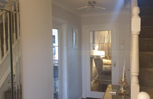 Clydebank House | Luxury 4 Bed Detached House With Outdoor Bar & Garden