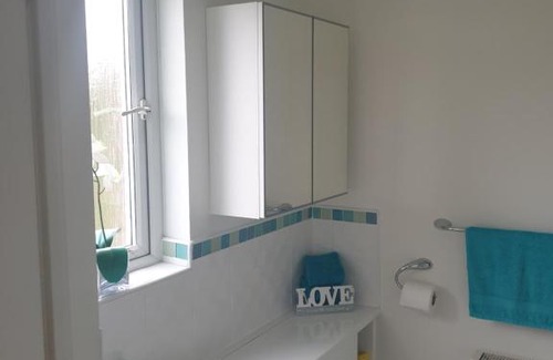 Clydebank House | Luxury 4 Bed Detached House With Outdoor Bar & Garden