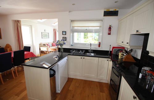 Rock House | Luxury 4 Bedroom/3 Bathroom Property With Free Wifi