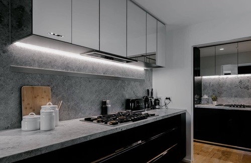 Melbourne Apartment | Luxury 4 Bedroom Apt - Parking, pool and views
