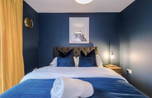 Burslem House | Luxury 4 bedroom Home in Stoke Sleeps 10