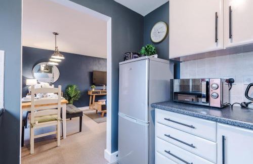 Burslem House | Luxury 4 bedroom Home in Stoke Sleeps 10