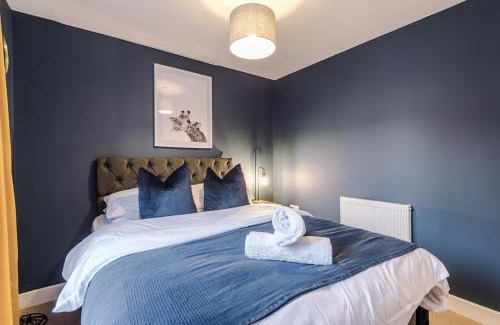 Burslem House | Luxury 4 bedroom Home in Stoke Sleeps 10