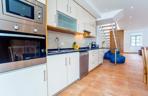 Tavira Cottage | Luxury 4 bedroom house with private pool in the city center