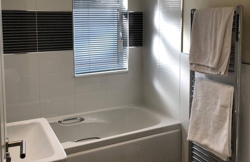 New Forest District Cabin | Luxury 4 bedroom lodge