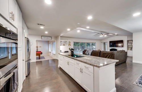 Far North Dallas House | Luxury 4 Bedroom Villa with Pool