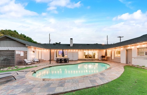 Far North Dallas House | Luxury 4 Bedroom Villa with Pool