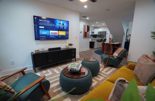 Belvedere Park House | Luxury 4BR 4BA In-law suite Firepit Lounge