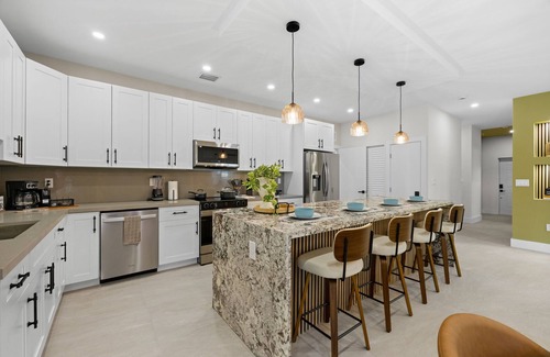 Goulds House | Luxury 4BR Family Retreat w/Pool, Outdoor Kitchen & Modern Lounge