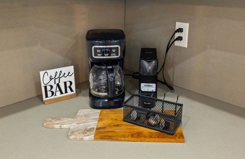 Goulds House | Luxury 4BR Family Retreat w/Pool, Outdoor Kitchen & Modern Lounge