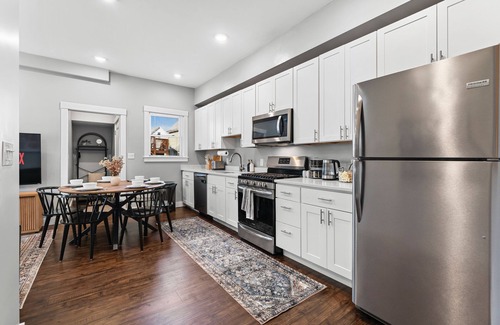 East Somerville House | Luxury 4BR near Harvard & MIT + free parking