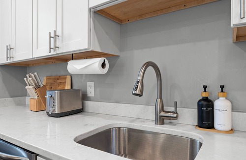 East Somerville House | Luxury 4BR near Harvard & MIT + free parking