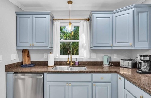 Park East House | Luxury 4BR Pool Home Near Downtown & Lido Beach