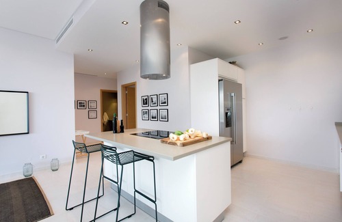 Porto de Mos Apartment | LUXURY 5* APARTMENT - DIRECT POOL ACCESS & NEXT TO PORTO DE MOS BEACH LAGOS