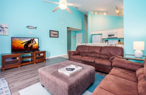 Silver Creek House | Luxury 5 bed 4 bath SW facing pool with conservation and lake view