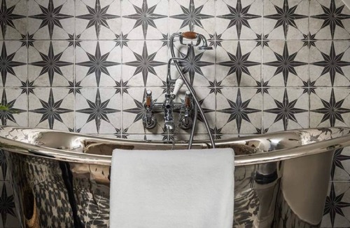 Down Ampney House | Luxury 5 bed Cotswold house with pool and hot tub near Cirencester.